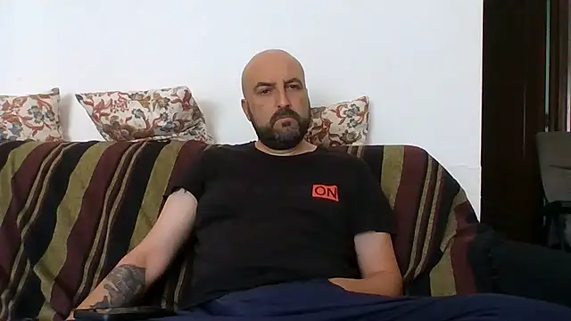 Snapshot of maxxxio12 chatting on June 14, 2026, 8:27 am maxxxio12 online show from June 14, 2026, 8:27 am