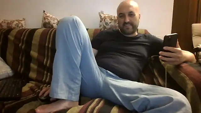 Snapshot of maxxxio12 chatting on June 18, 2026, 7:18 pm maxxxio12 online show from June 18, 2026, 7:18 pm