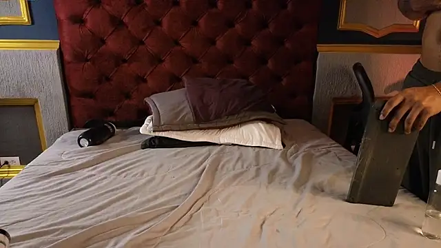 AshtonnSummer online show from March 10, 2025, 5:29 pm