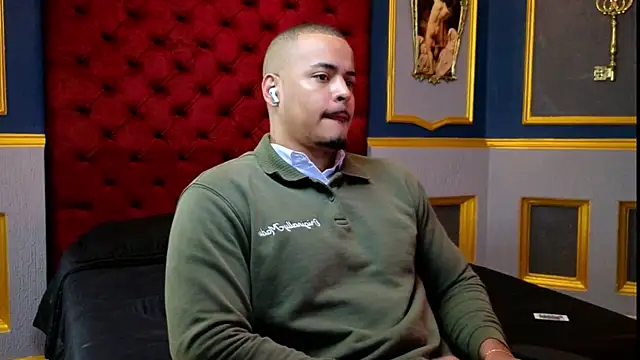 AshtonnSummer online show from March 20, 2025, 11:38 am