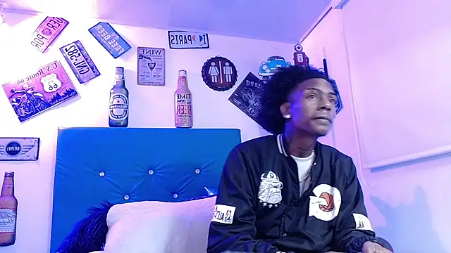 Snapshot of lili_roussi chatting on October 15, 2025, 12:22 am lili roussi online show from October 15, 2025, 12:22 am