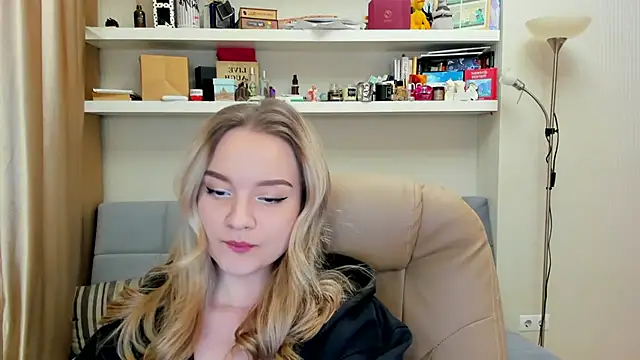 Kara Smith  online show from January 15, 2025, 11:19 pm