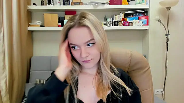 Kara Smith  online show from March 6, 2025, 12:54 am