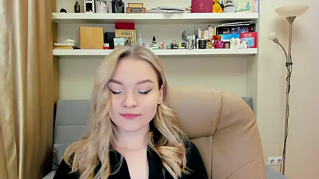 Kara Smith  online show from March 7, 2025, 12:26 am