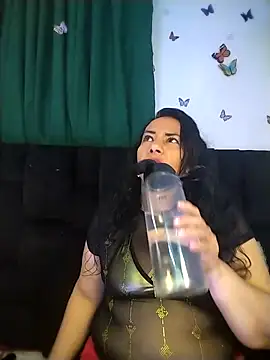 Snapshot of AlexaNovoa_ chatting on May 5, 2026, 1:24 am AlexaNovoa online show from May 5, 2026, 1:24 am