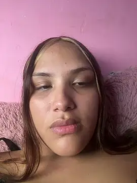 Snapshot of iamsara_21 chatting on May 4, 2026, 6:20 am iamsara 21 online show from May 4, 2026, 6:20 am