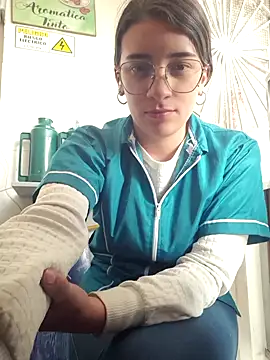 Snapshot of HOLY_DOLL chatting on November 27, 2025, 9:06 pm HOLY DOLL online show from November 27, 2025, 9:06 pm