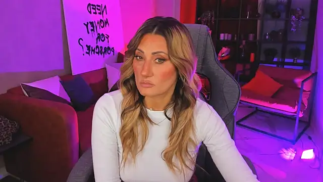 Snapshot of SarahAlluring chatting on October 18, 2025, 12:06 pm SarahAlluring online show from October 18, 2025, 12:06 pm