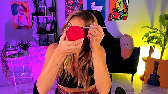 Snapshot of SarahAlluring chatting on October 31, 2025, 12:39 pm SarahAlluring online show from October 31, 2025, 12:39 pm