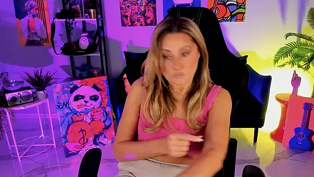 Snapshot of SarahAlluring chatting on November 16, 2025, 1:06 pm SarahAlluring online show from November 16, 2025, 1:06 pm