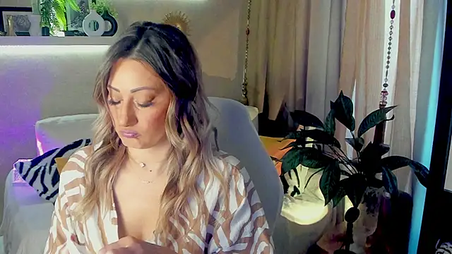 SarahAlluring online show from May 10, 2026, 6:29 am