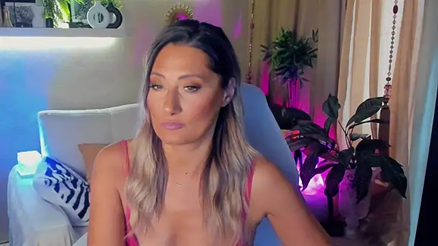 SarahAlluring online show from June 17, 2026, 1:56 pm