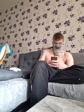 Snapshot of ThePython666 chatting on October 22, 2025, 9:31 am ThePython666 online show from October 22, 2025, 9:31 am