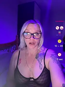Curvy-Cleo online show from June 3, 2026, 9:31 pm
