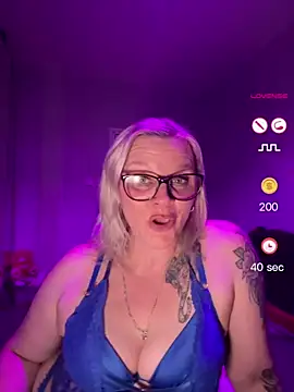 Curvy-Cleo online show from June 19, 2026, 10:46 pm
