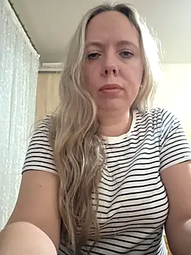 Irina3718 online show from December 17, 2025, 3:18 pm