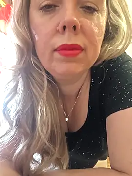 Irina3718 online show from April 25, 2026, 9:01 am