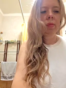 Irina3718 online show from May 5, 2026, 7:38 am
