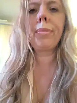 Irina3718 online show from May 6, 2026, 3:28 pm