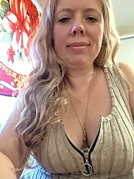 Irina3718 online show from May 15, 2026, 2:13 pm