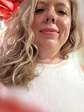 Irina3718 online show from May 16, 2026, 10:36 am
