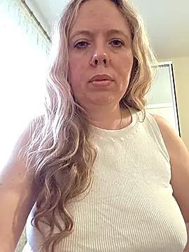 Irina3718 online show from May 30, 2026, 2:58 pm