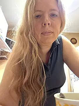 Irina3718 online show from June 3, 2026, 3:06 pm