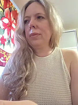 Irina3718 online show from June 12, 2026, 1:43 pm