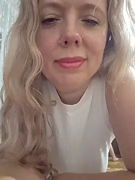 Irina3718 online show from July 21, 2026, 9:28 pm