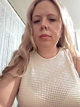 Irina3718 online show from July 22, 2026, 8:22 pm