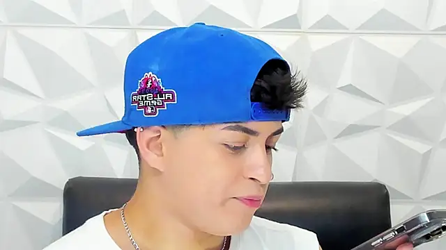 Snapshot of Sam_Daves chatting on November 25, 2025, 2:06 pm Sam Daves online show from November 25, 2025, 2:06 pm