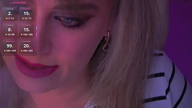 CandyLadyyy online show from April 25, 2026, 9:01 pm