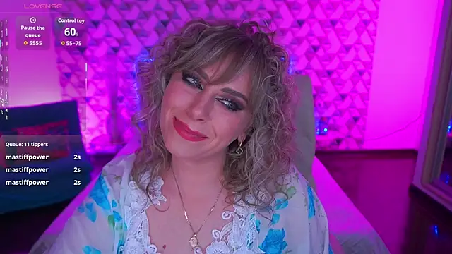 Snapshot of CandyLadyyy chatting on May 17, 2026, 8:27 pm CandyLadyyy online show from May 17, 2026, 8:27 pm