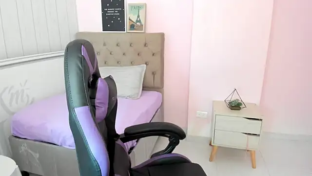 Tania Duque online show from October 8, 2025, 1:53 pm