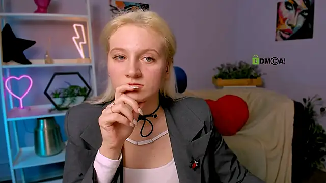 madam uliis online show from March 18, 2025, 1:09 pm