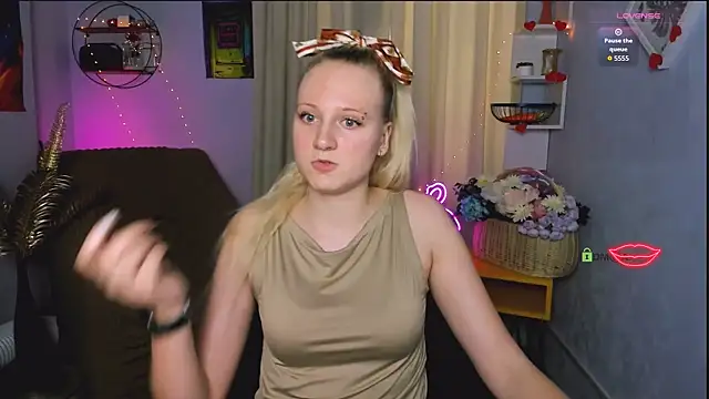madam uliis online show from May 19, 2026, 12:33 pm