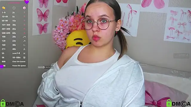 Lilysweet13 online show from October 5, 2025, 1:53 pm