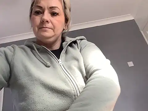 Snapshot of GoldenSquirter chatting on March 13, 2025, 10:47 am GoldenSquirter online show from March 13, 2025, 10:47 am