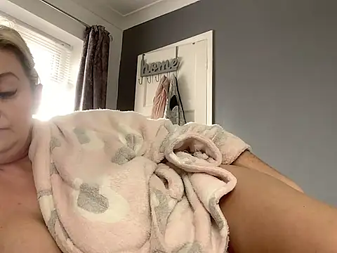 Snapshot of GoldenSquirter chatting on March 21, 2025, 11:55 am GoldenSquirter online show from March 21, 2025, 11:55 am