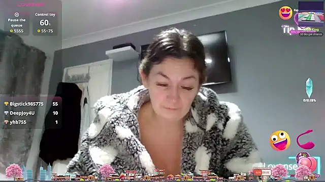 Snapshot of GoldenSquirter chatting on November 28, 2025, 10:23 pm GoldenSquirter online show from November 28, 2025, 10:23 pm