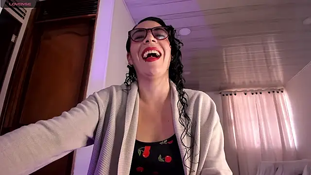 mia velvet1 online show from May 7, 2026, 12:32 pm