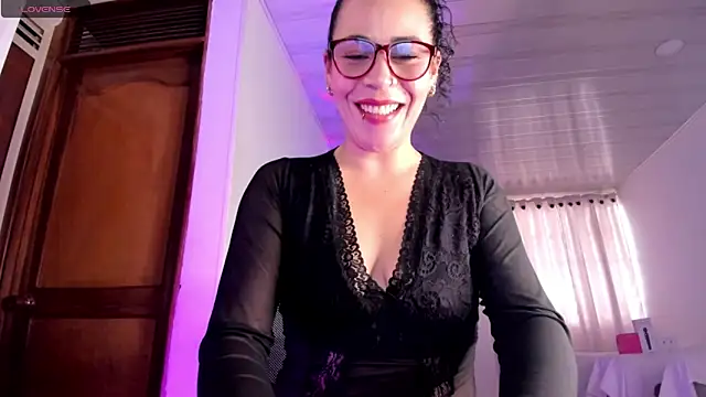 mia velvet1 online show from May 14, 2026, 1:29 pm