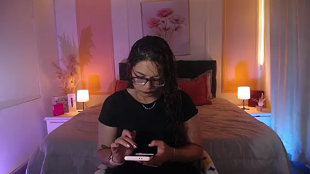 Snapshot of Rose_Thompson1 chatting on June 14, 2026, 1:35 pm Rose Thompson1 online show from June 14, 2026, 1:35 pm