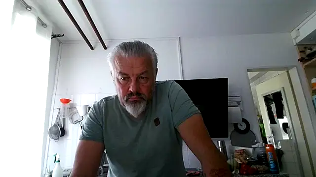 Berg Boy online show from May 30, 2026, 6:54 am