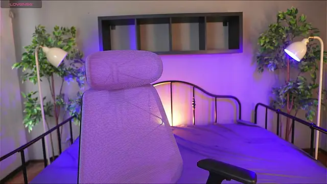 Snapshot of Miyuki_wolf chatting on September 13, 2025, 12:38 pm Miyuki wolf online show from September 13, 2025, 12:38 pm