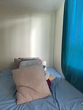 Ivelleee  online show from September 19, 2025, 9:37 pm