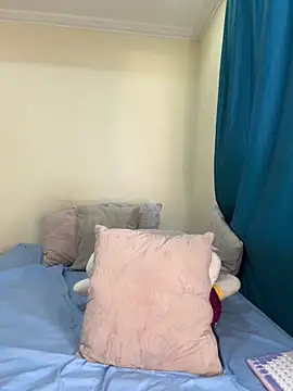 Ivelleee  online show from September 22, 2025, 10:56 pm