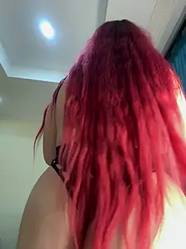 Ivelleee  online show from October 19, 2025, 12:00 am