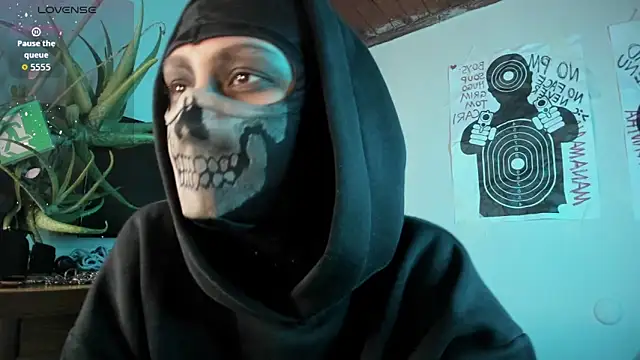 Snapshot of cos_operator chatting on September 28, 2025, 6:35 pm cos operator online show from September 28, 2025, 6:35 pm