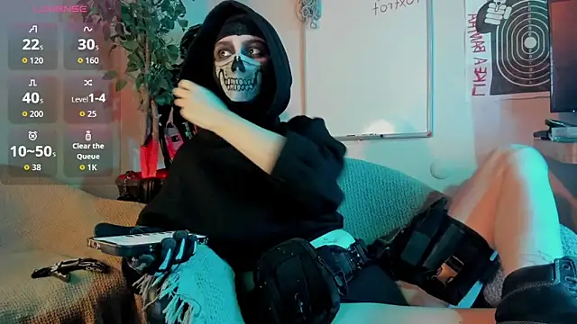 Snapshot of cos_operator chatting on October 23, 2025, 5:12 pm cos operator online show from October 23, 2025, 5:12 pm